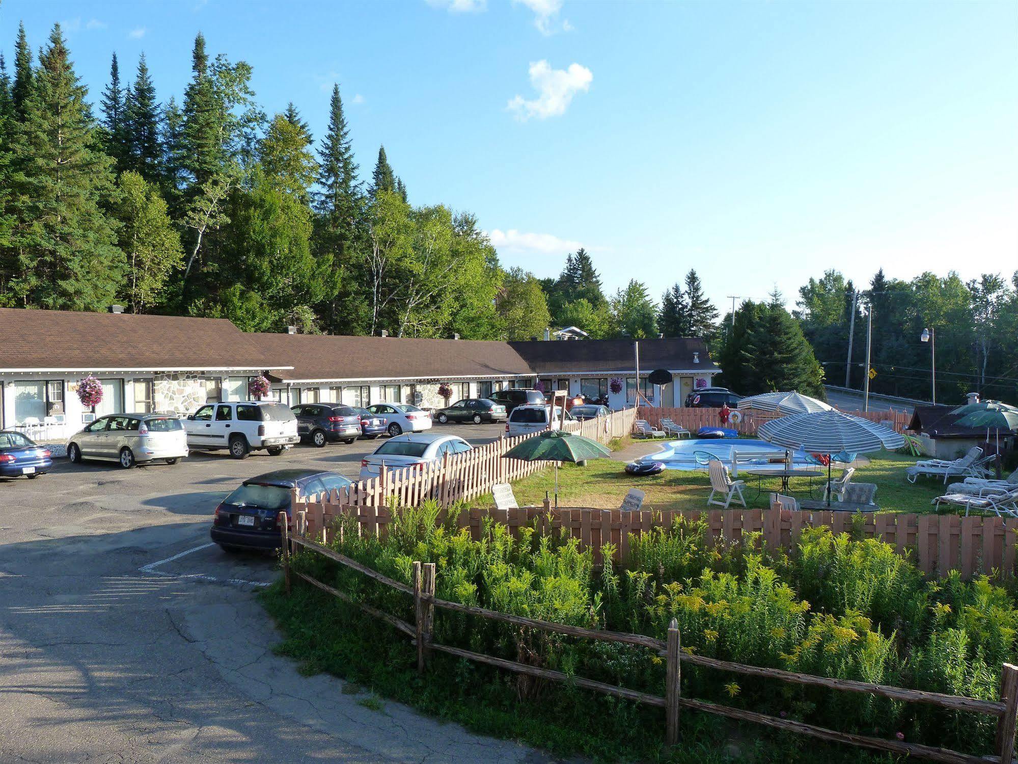 Motel Des Pays D'En Haut Val-David Ngoại thất bức ảnh
